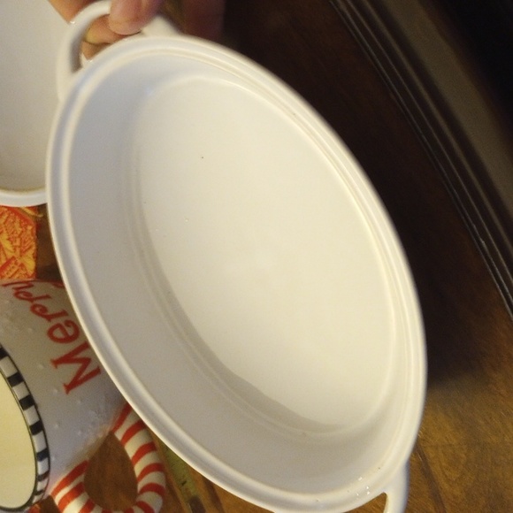 White Stoneware Oval Covered Casserole 🌲 - Picture 7 of 10